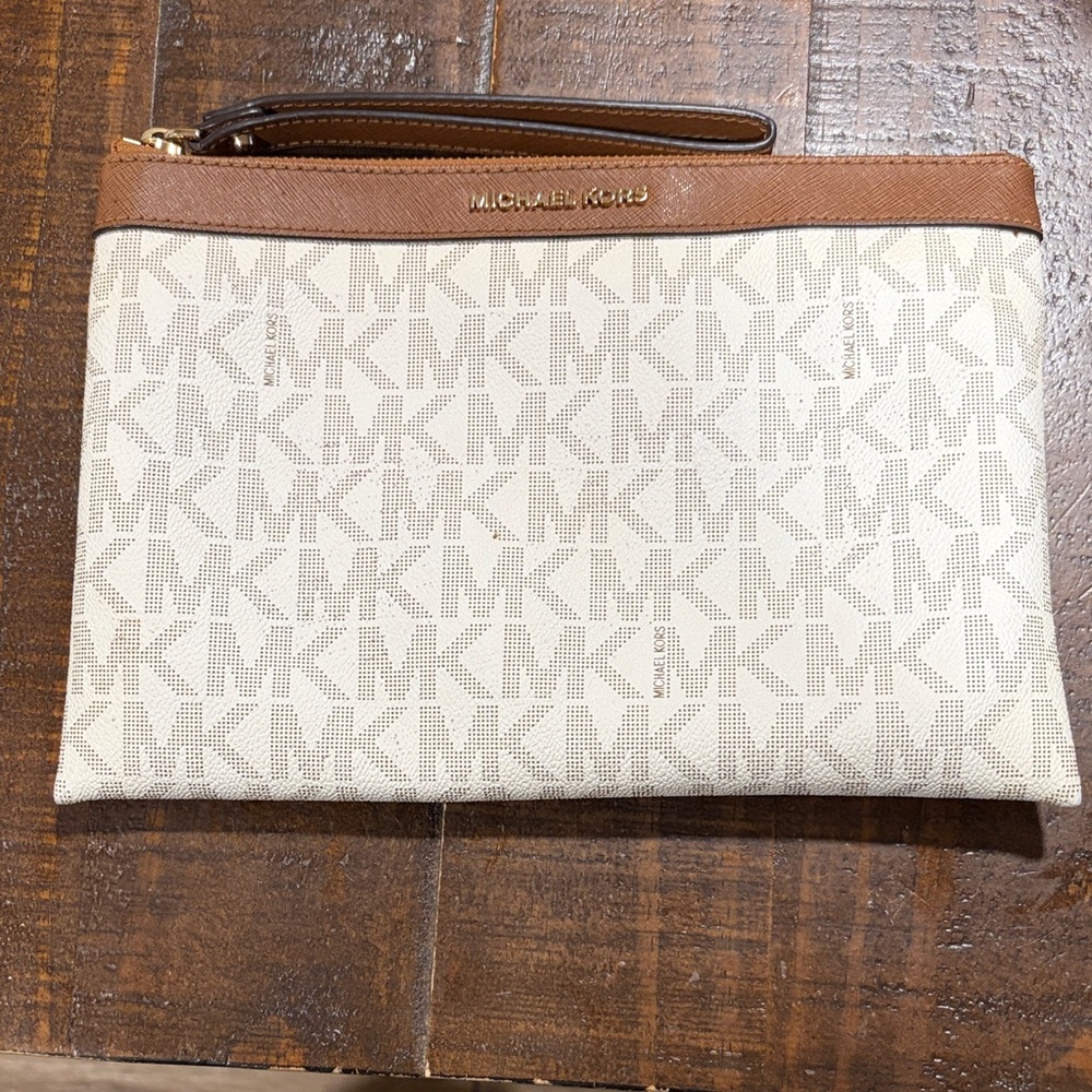 MICHAEL MICHAEL KORS LARGE LOGO ZIP POUCH.